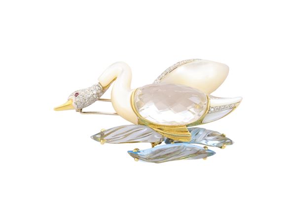 Spilla in oro bianco 18Kt, diamanti, quarzi, madreperla e piccolo rubino