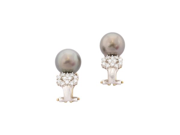 Paio di orecchini a clip in oro bianco 18Kt, perle Tahiti grigie e diamanti