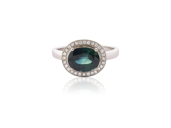Anello in oro bianco 18Kt, diamanti e zaffiro