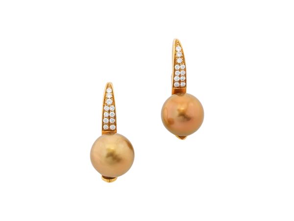 Paio di orecchini in oro rosa 18Kt, diamanti e perle Tahiti chocolate color