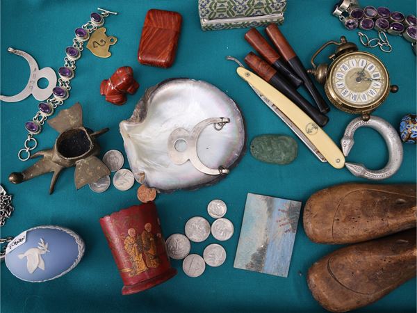 Vintage trinkets and curiosities, also in silver