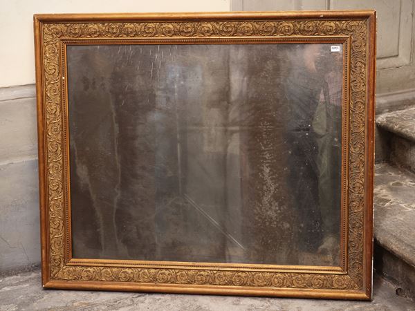 Specchiera con cornice in pastiglia dorata
