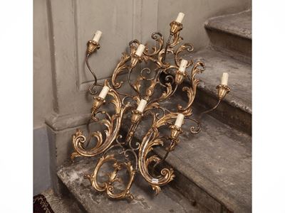 XIX secolo, Applique a sei bracci portacandele in legno intagliato e dorato con elementi in metal...