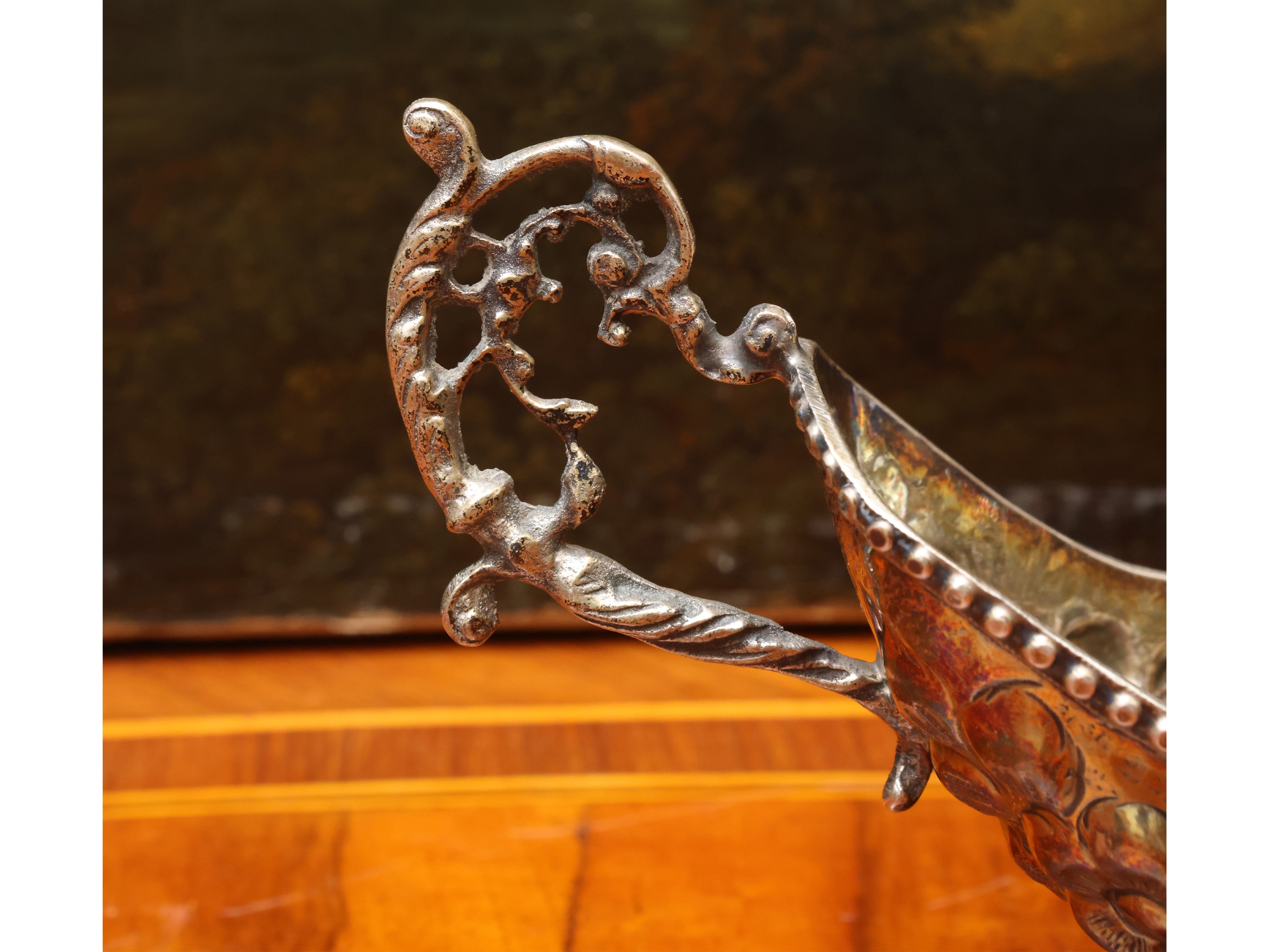 Piccolo cestino a navicella in argento, inizio XX secolo