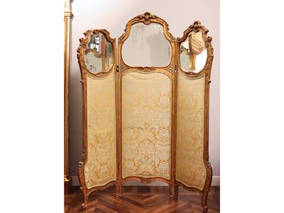 Paravento a tre ante in legno intagliato e dorato con specchi e rivestimento in seta damascata
