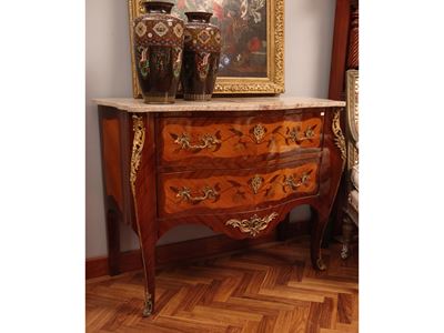 Cassettone intarsiato a marqueterie, bois de rose e altre essenze, inizio XX secolo