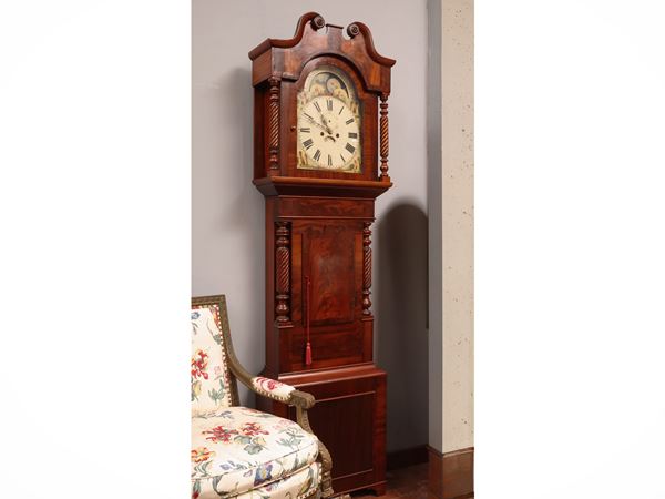 Orologio a torre in mogano e piuma di mogano