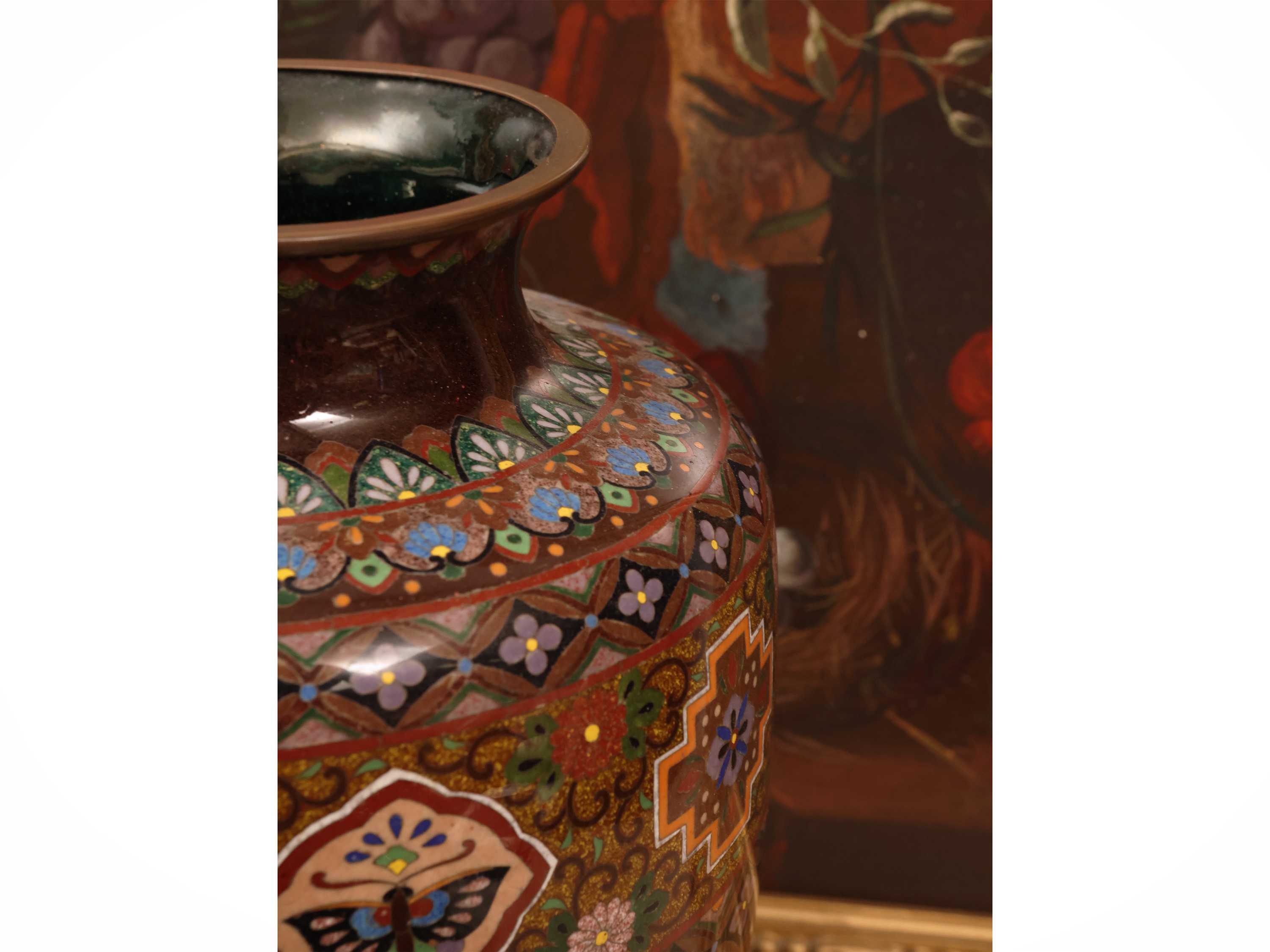 Coppia di vasi, smalto cloisonné con aironi, farfalle e dragoni