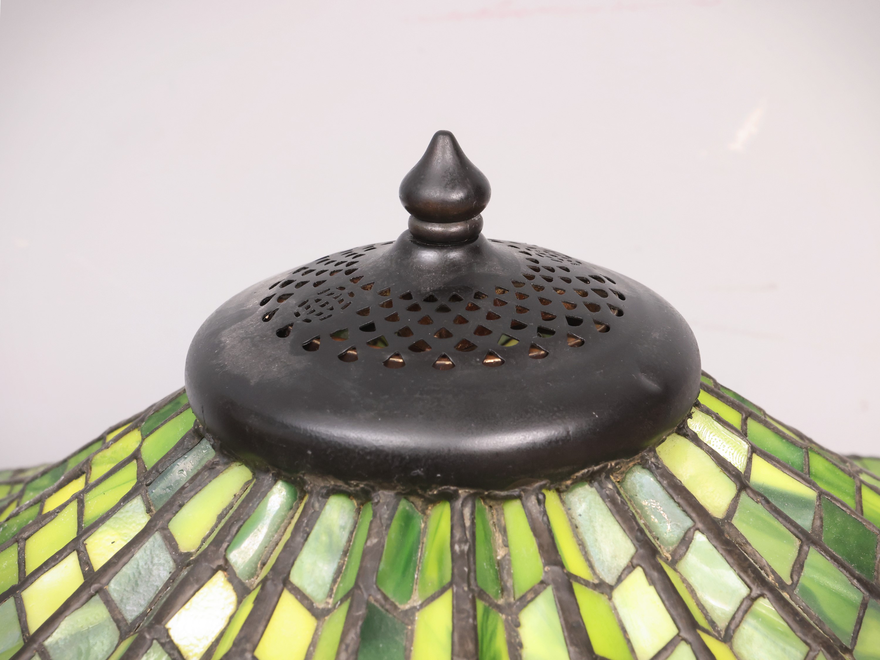 Grande lume, antimonio e pasta di vetro, stile Art Nouveau/Art Déco