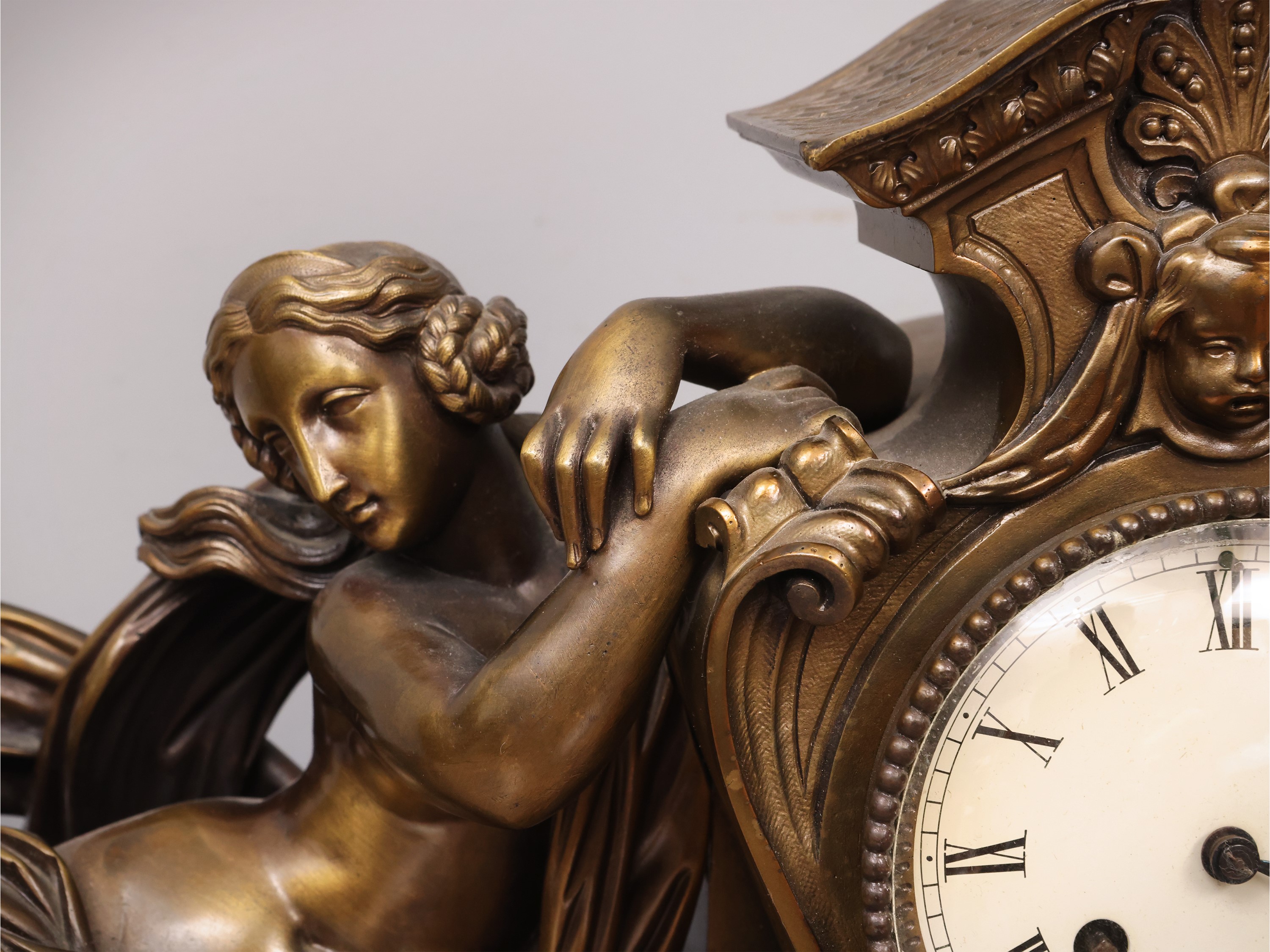 XIX secolo, Orologio da camino in bronzo dorato
