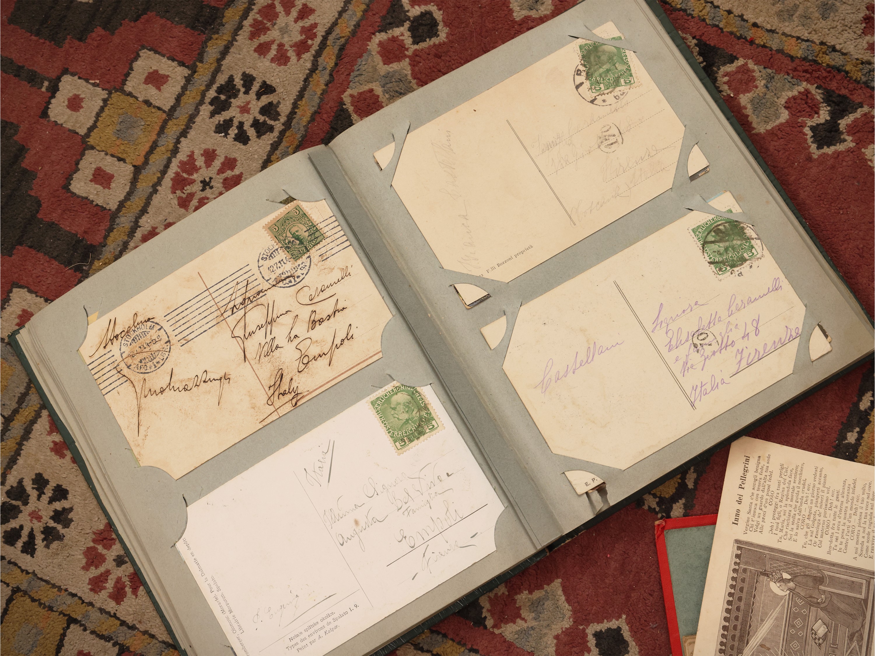 Grande collezione di cartoline d’epoca, molte entro fascicoli