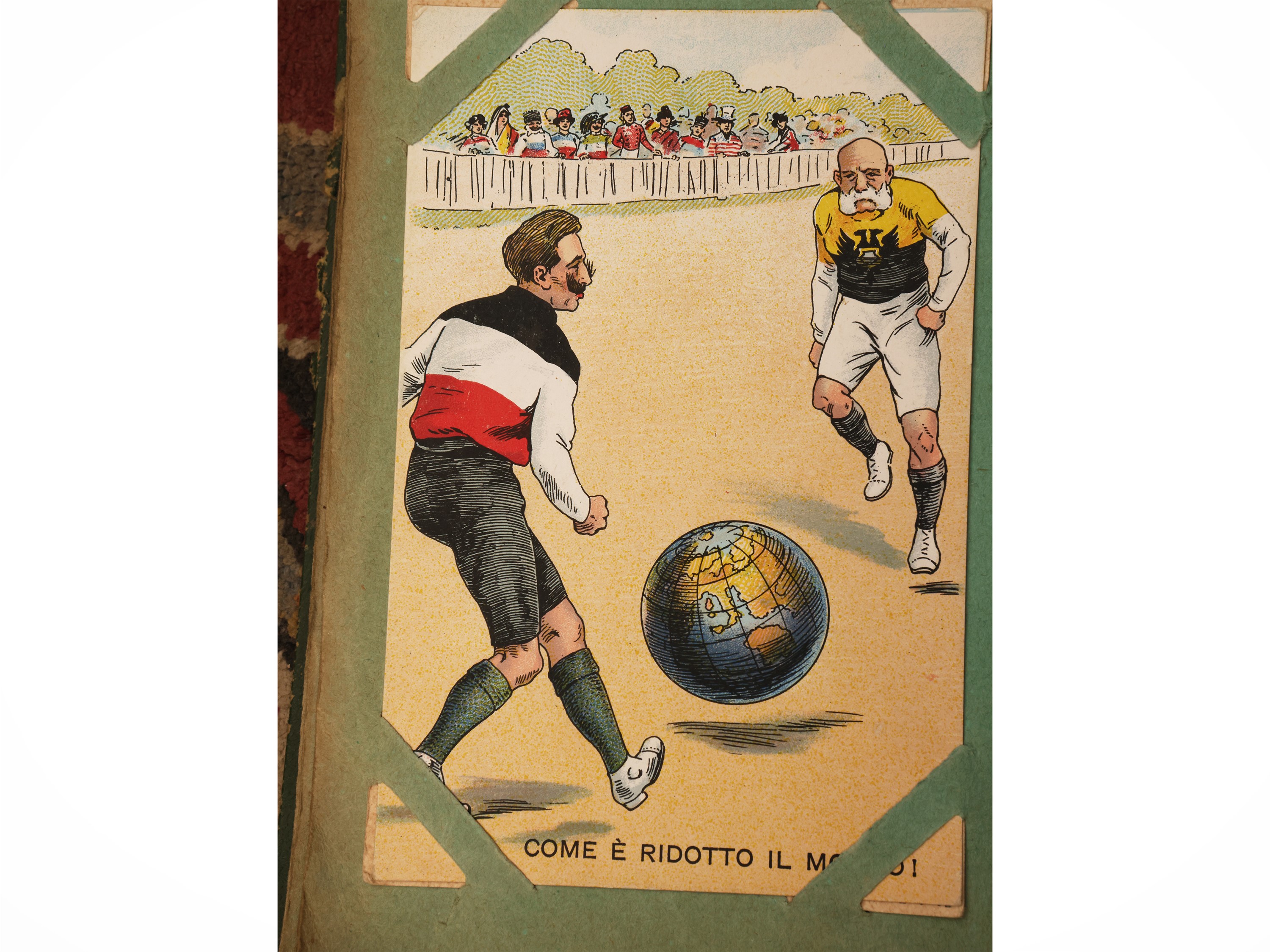 Grande collezione di cartoline d’epoca, molte con fascicoli