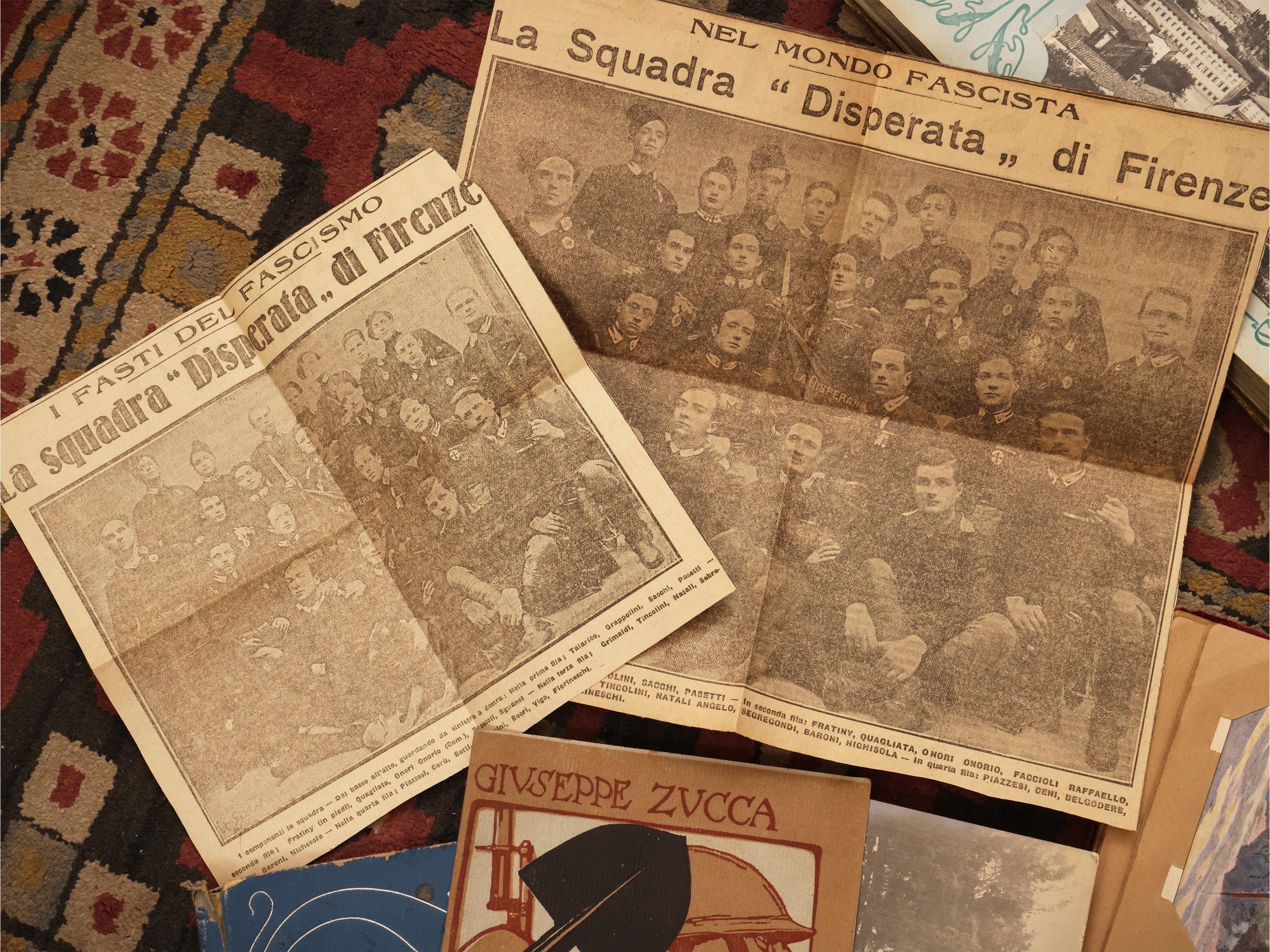 Grande collezione di cartoline d’epoca, in gran parte entro fascicoli