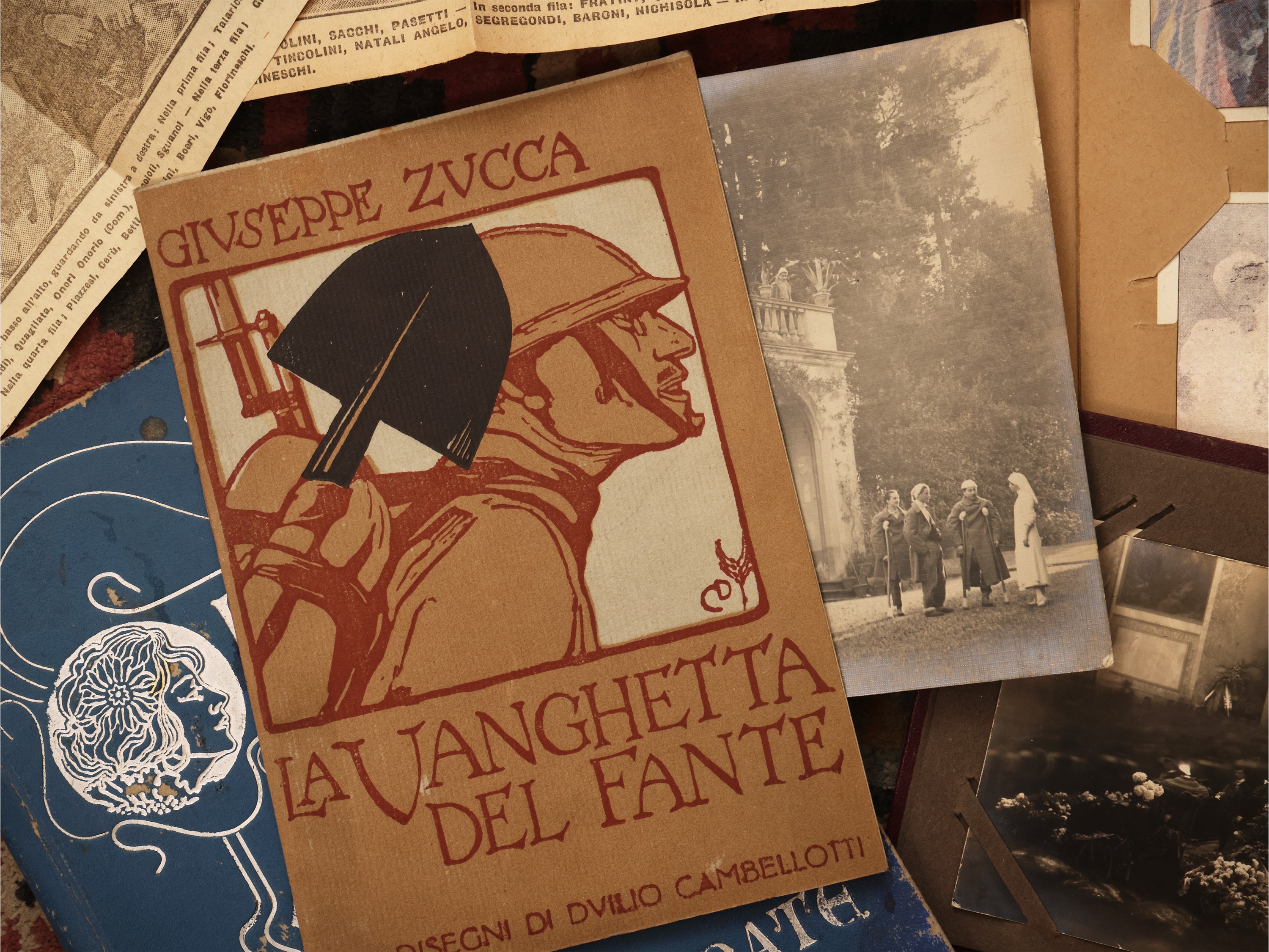 Grande collezione di cartoline d’epoca, in gran parte entro fascicoli