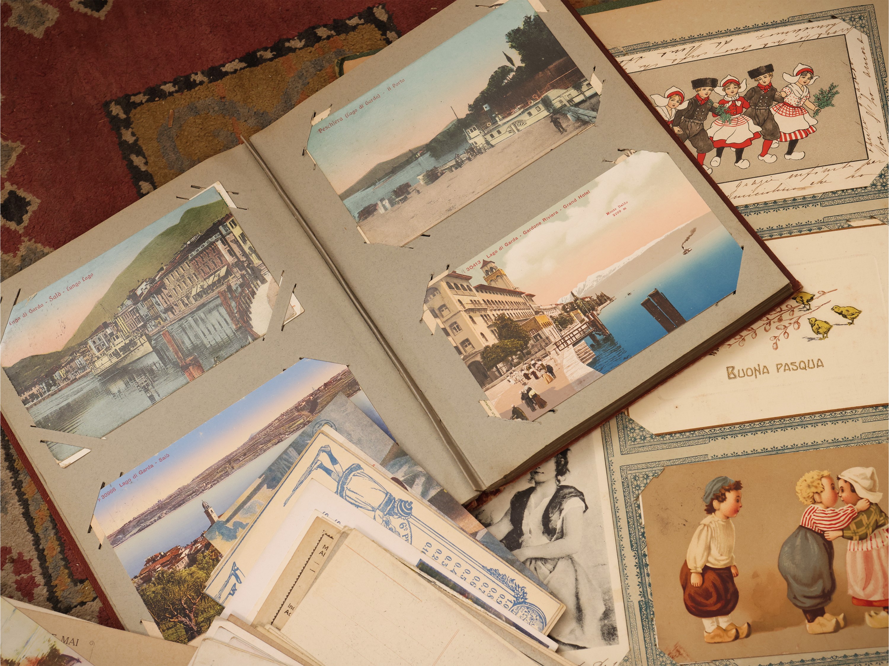 Grande collezione di cartoline d’epoca, fascicoli e raccolte
