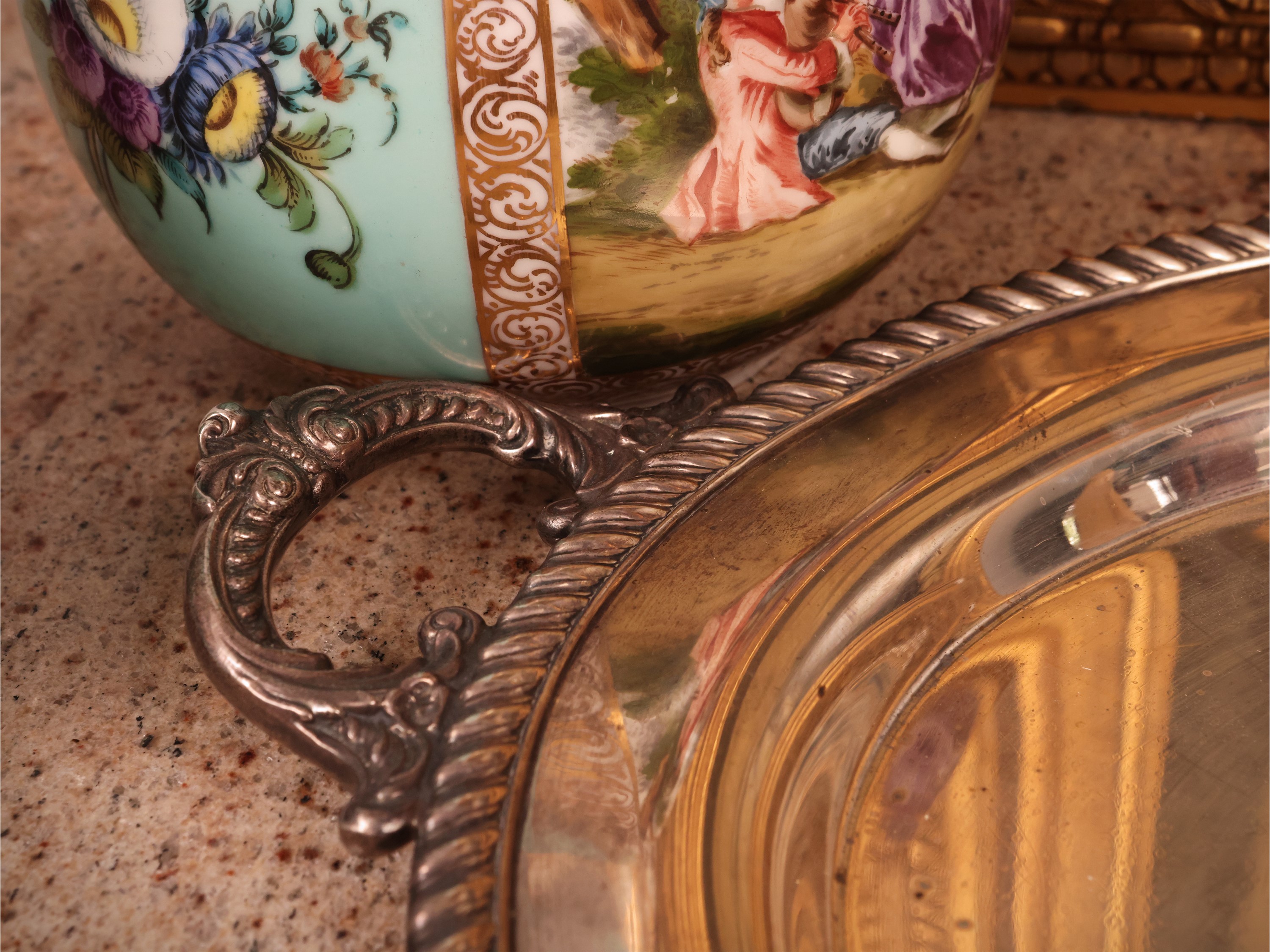 Poole Silver Company, Grande vassoio a guantiera in argento sterling, forma ovale