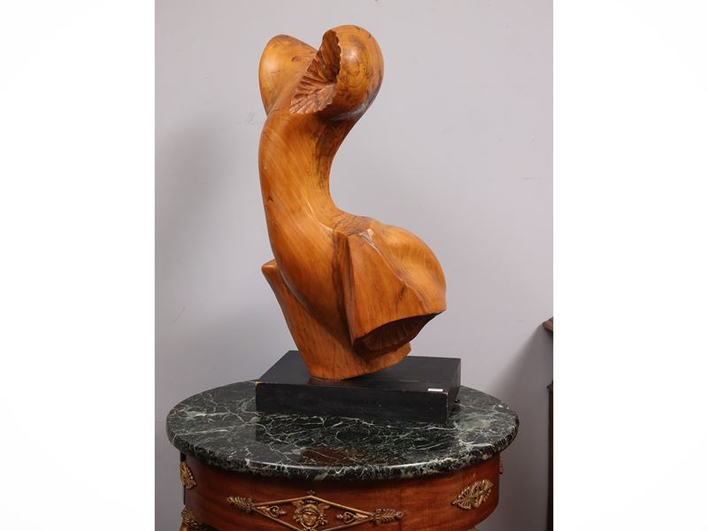 Scultura in legno su base in legno ebanizzato, h 55 cm (esclusa la base)