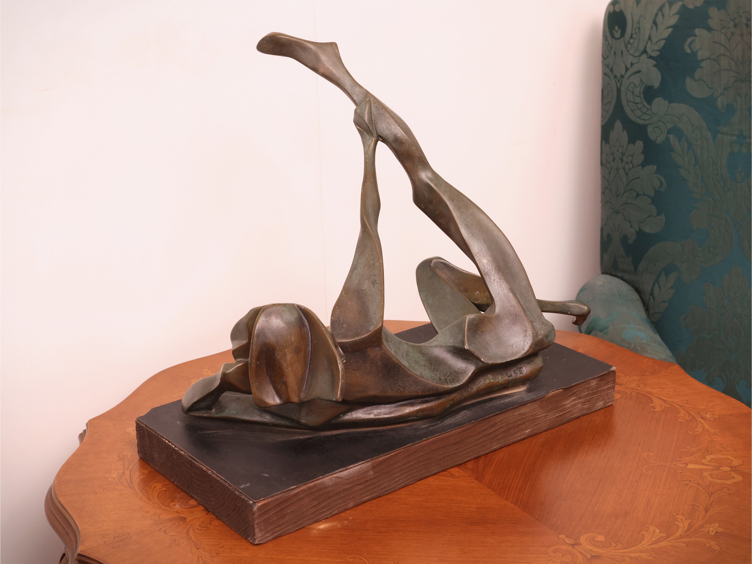 Caroline Newhouse - Nudo femminile, scultura in bronzo firmata su base in legno