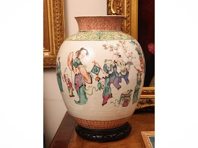 Cina, Vaso in porcellana della Famiglia Rosa (XIX secolo)