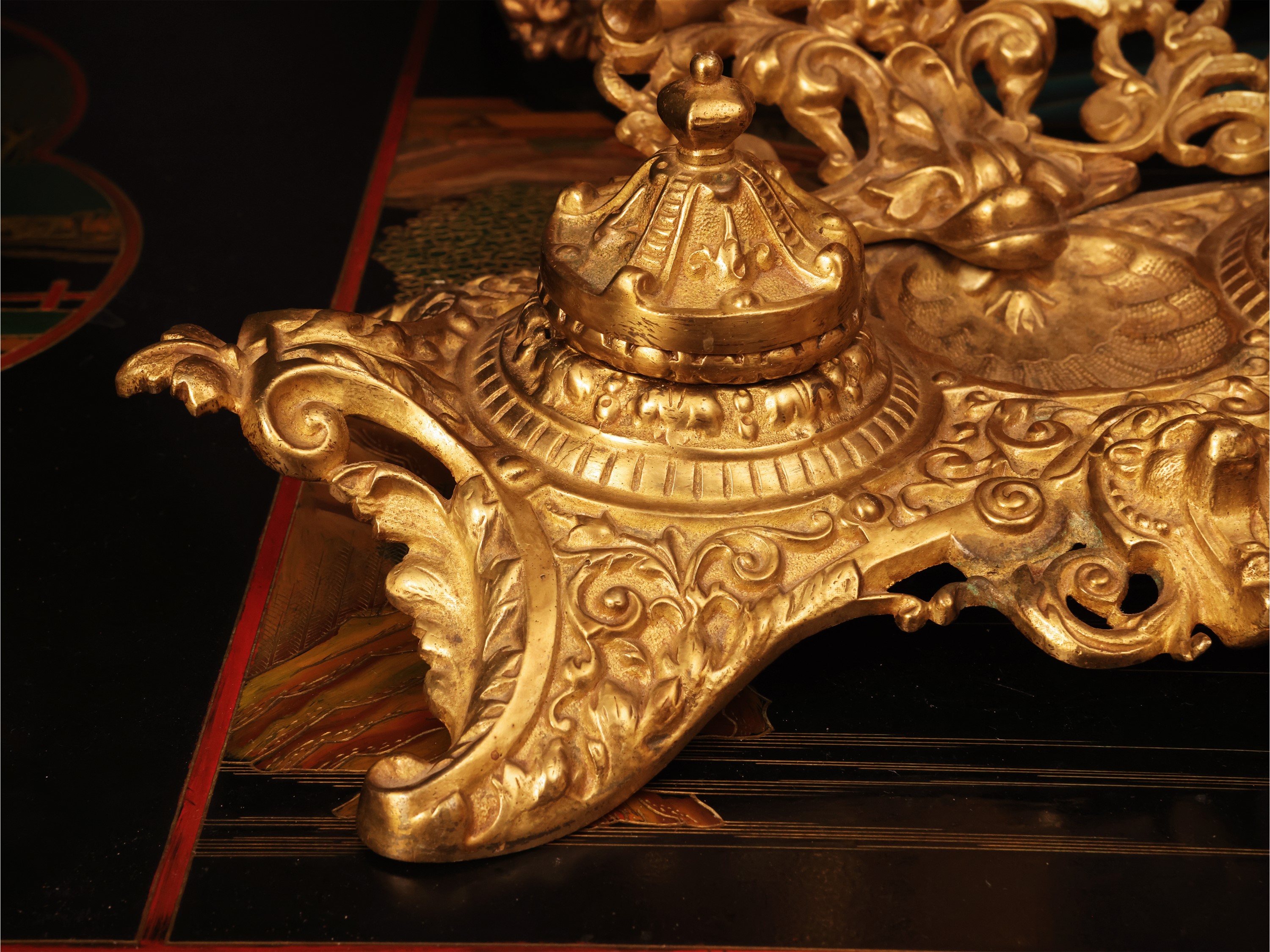 Calamaio, bronzo dorato sbalzato e traforato, seconda metà del XIX secolo