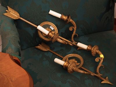 Coppia di applique in bronzo dorato, stile neoclassico, portacandele a cornucopia