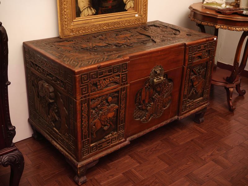 Cassapanca in legno di canfora, Cina, inizio XX secolo