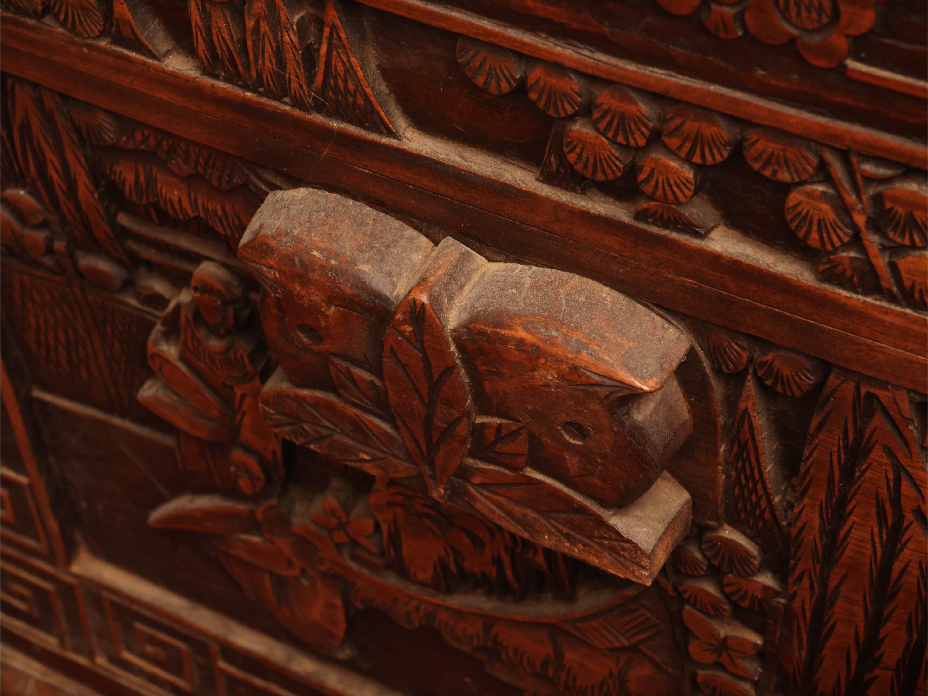Cassapanca in legno di canfora, Cina, inizio XX secolo