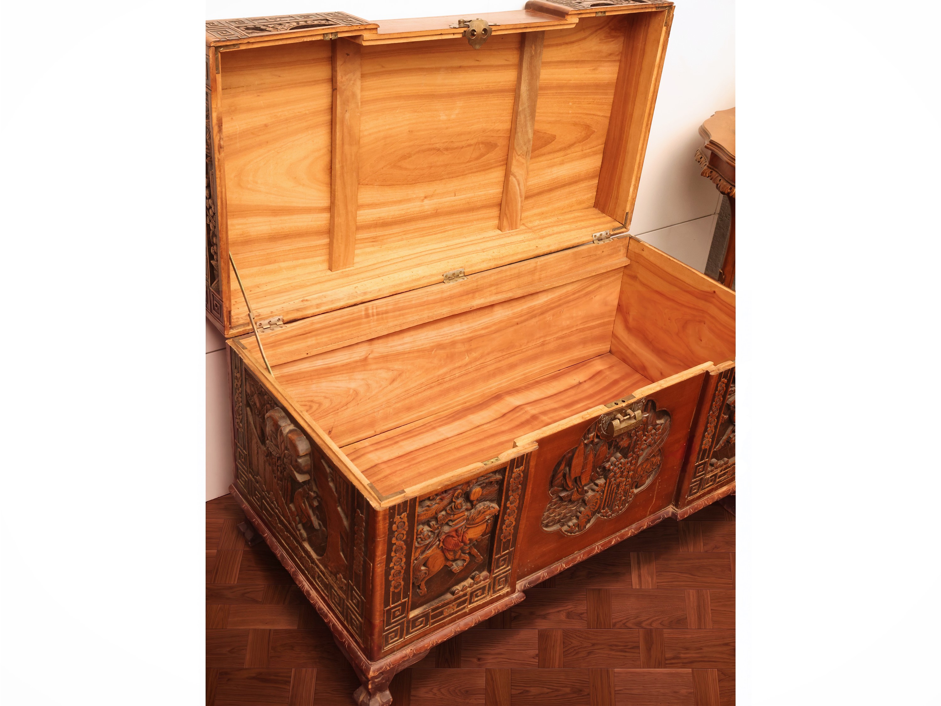 Cassapanca in legno di canfora, Cina, inizio XX secolo