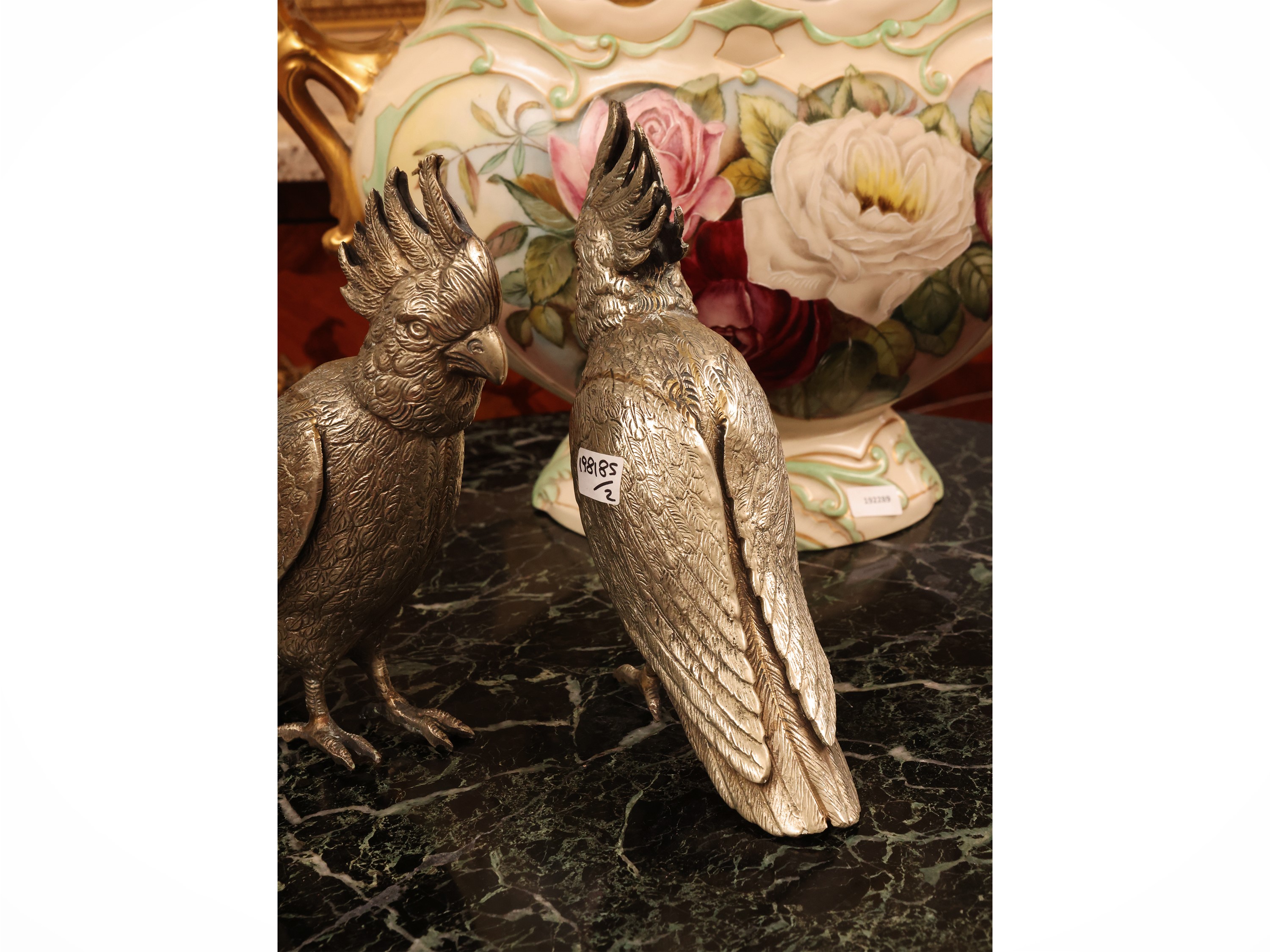 Coppia di pappagalli, metallo argentato, stile decorativo