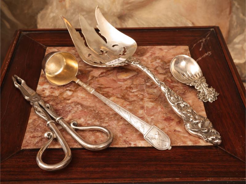 Assortimento di posate da collezione, argento sterling (forchetta da pesce e pinze da zucchero)