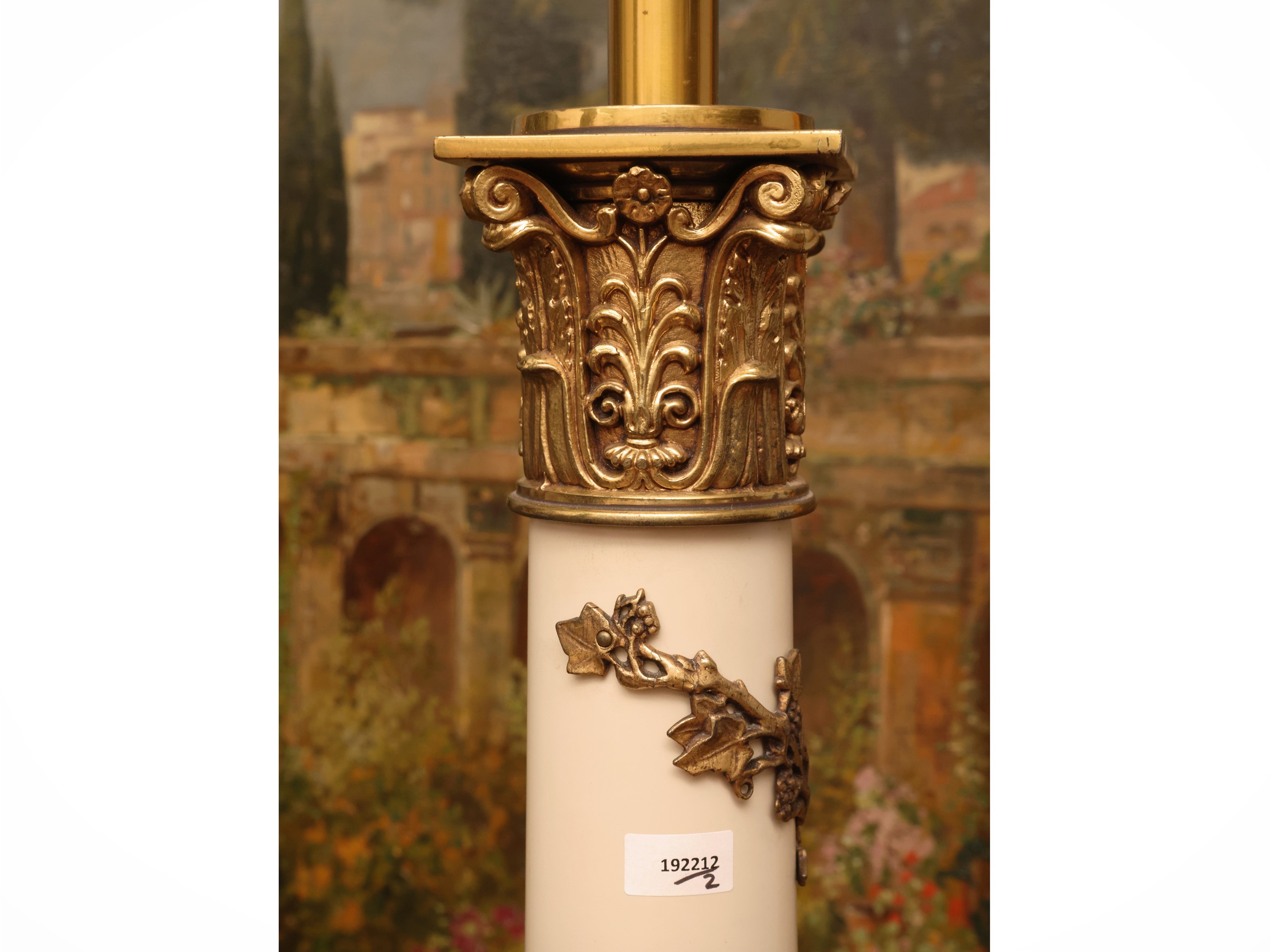 Coppia di grandi lumi da tavolo, stile neoclassico, elettrificati