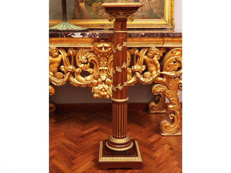 Colonna portasculture in mogano, piano in marmo breccia di Aleppo e bronzo dorato, XIX secolo