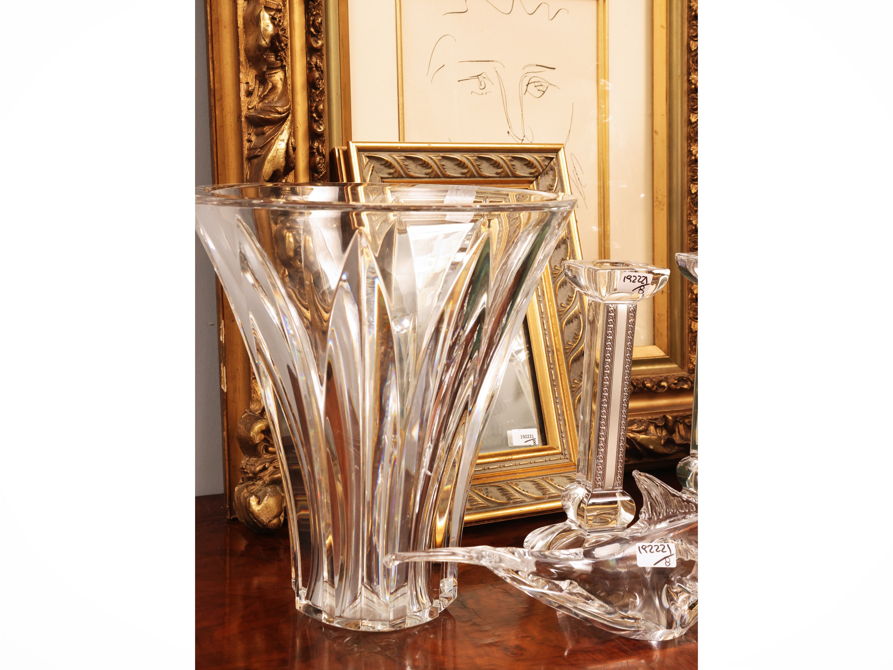 Arredi decorativi per la casa, set con vaso in metallo imitazione rame, specchio con cornice a ca...