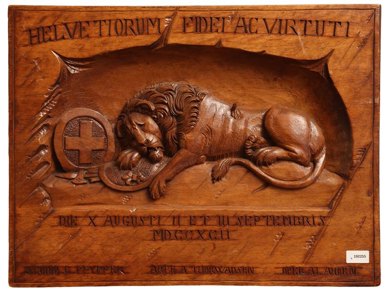 Placca in legno ad altorilievo con incisione raffigurante il Leone di Lucerna e stemma svizzero