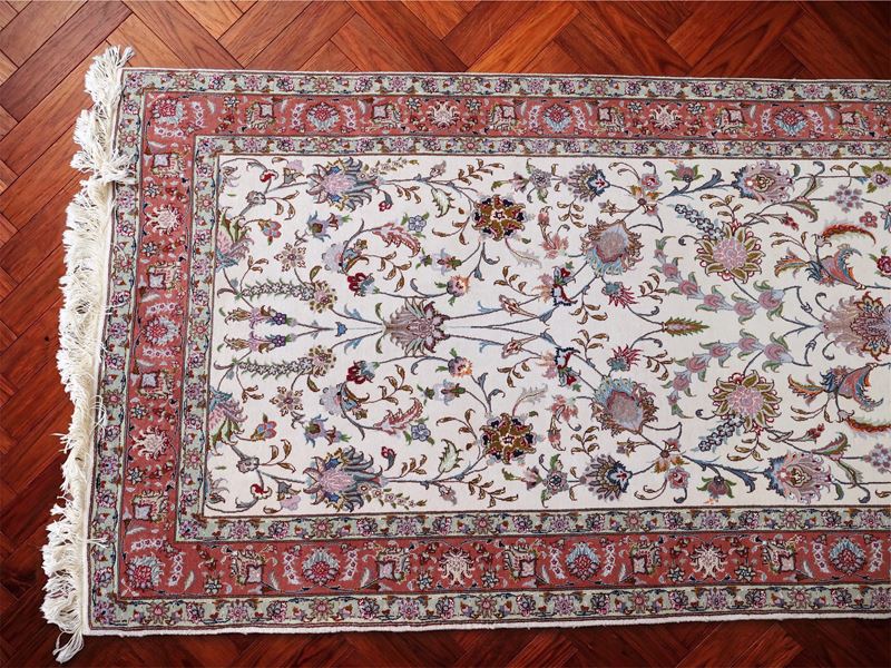 Tappeto Tabriz, grande formato, seta, motivo floreale su fondo avorio