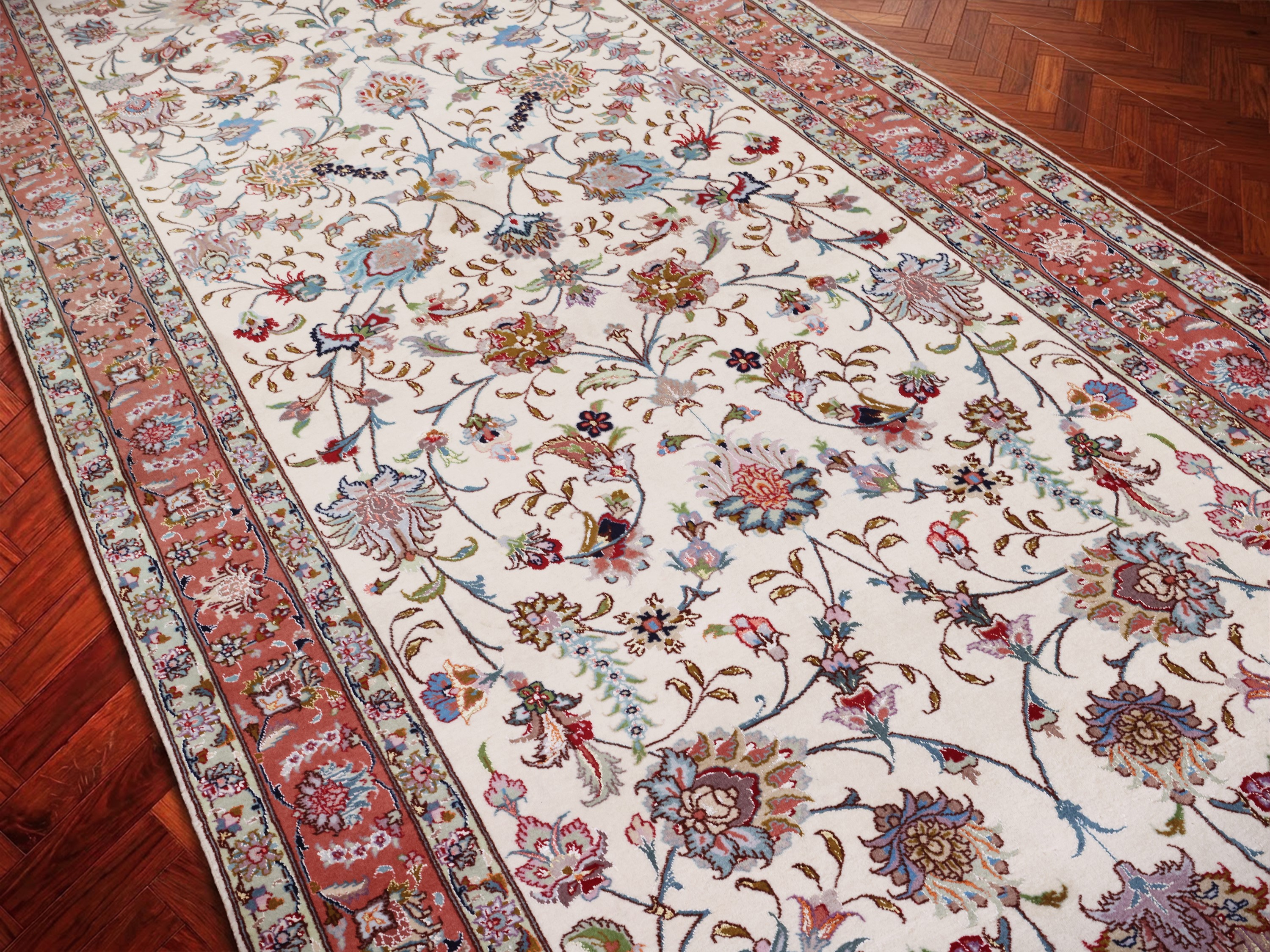 Tappeto Tabriz, grande formato, seta, motivo floreale su fondo avorio