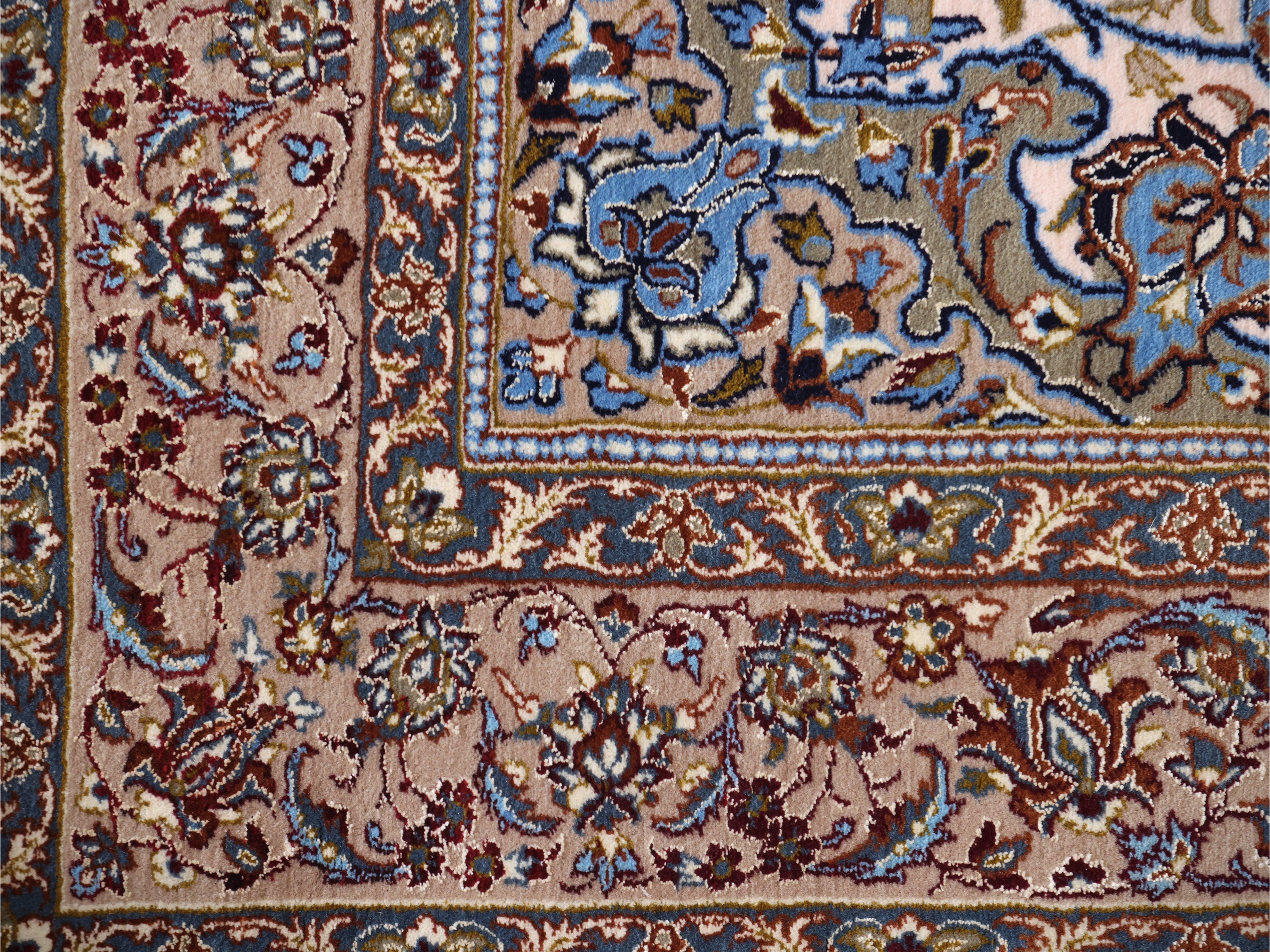 Tappeto persiano Isfahan, ricco motivo floreale blu e avorio