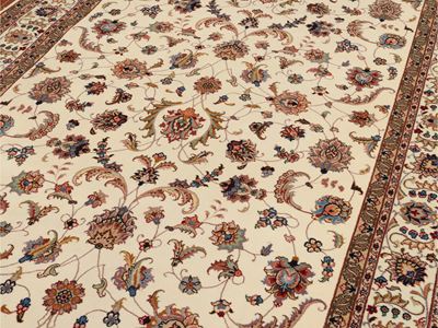 Tappeto persiano Tabriz in seta, fondo avorio con alta bordura