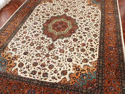 Tappeto persiano, Tabriz, con medaglione centrale e bordura, cm 400x293