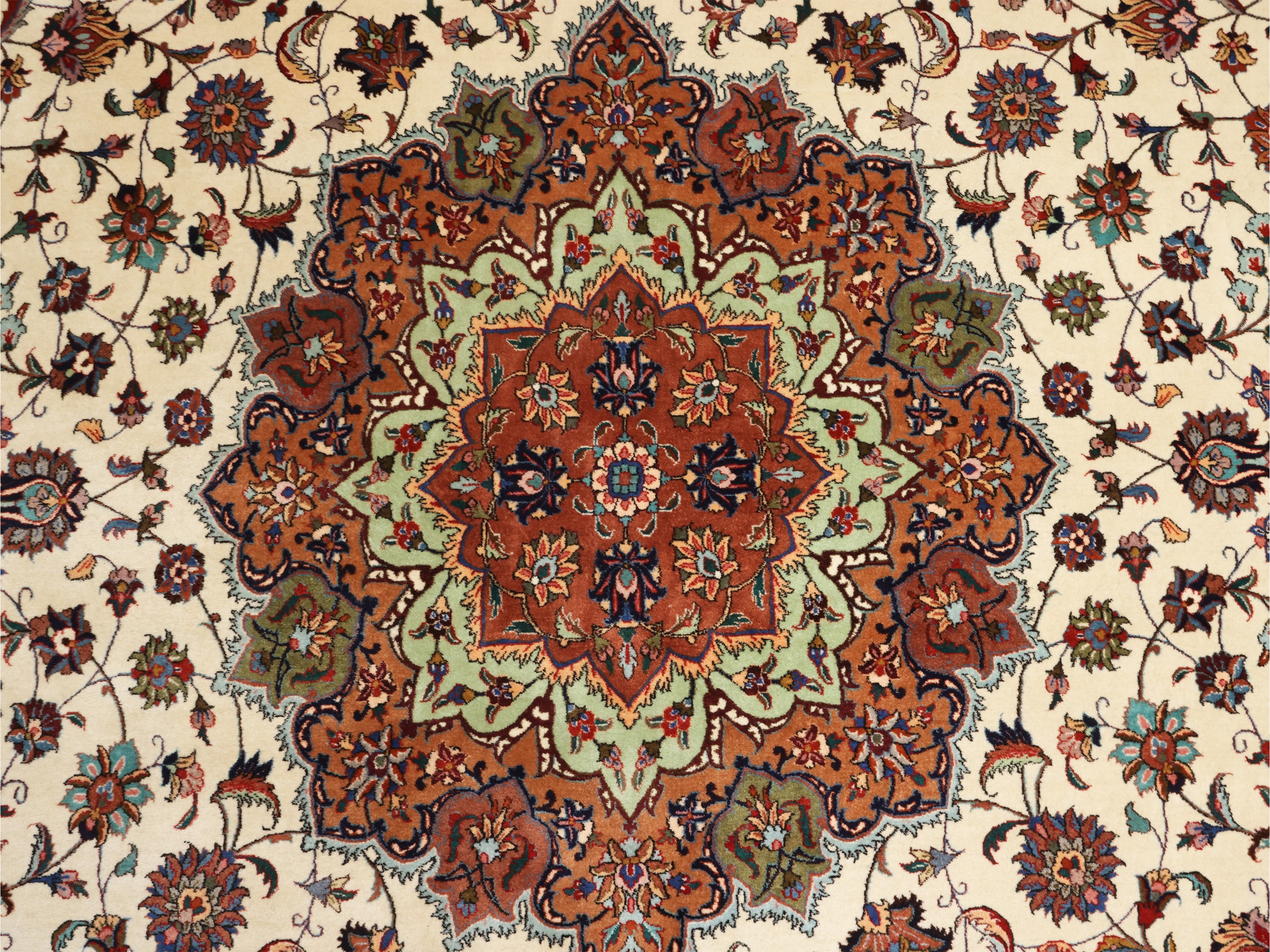 Tappeto persiano, Tabriz, con medaglione centrale e bordura, cm 400x293