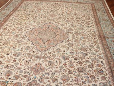 Tappeto persiano Tabriz, decorazione floreale stilizzata, fondo avorio