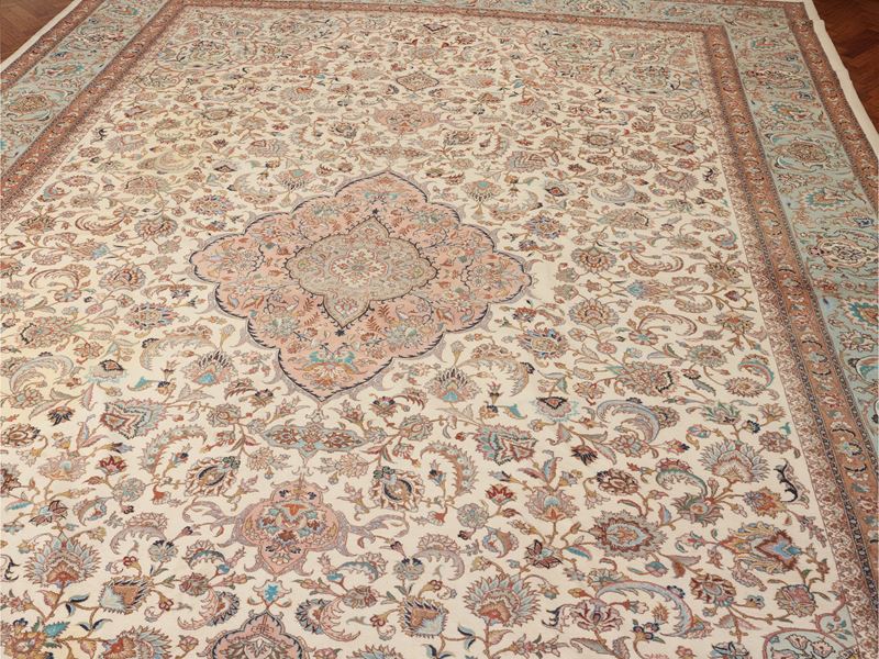 Tappeto persiano Tabriz, decorazione floreale stilizzata, fondo avorio