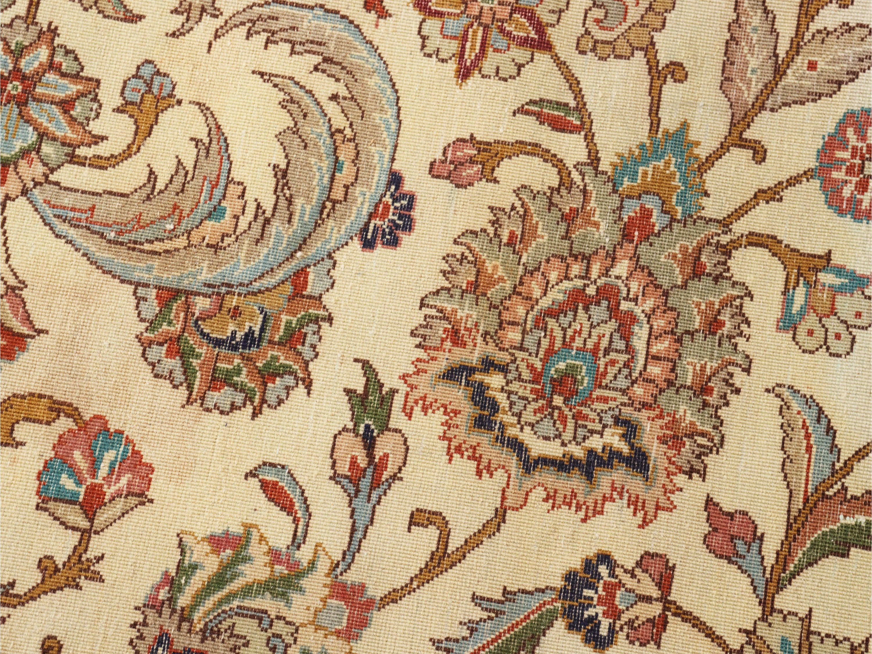 Tappeto persiano Tabriz, decorazione floreale stilizzata, fondo avorio