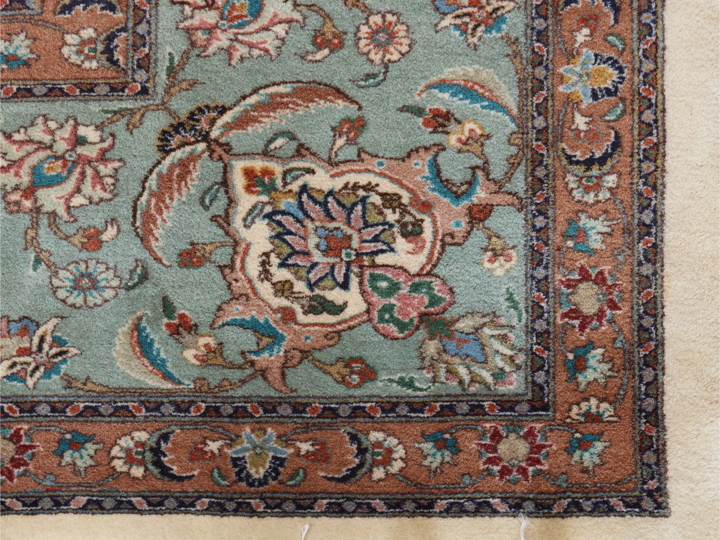 Tappeto persiano Tabriz, decorazione floreale stilizzata, fondo avorio
