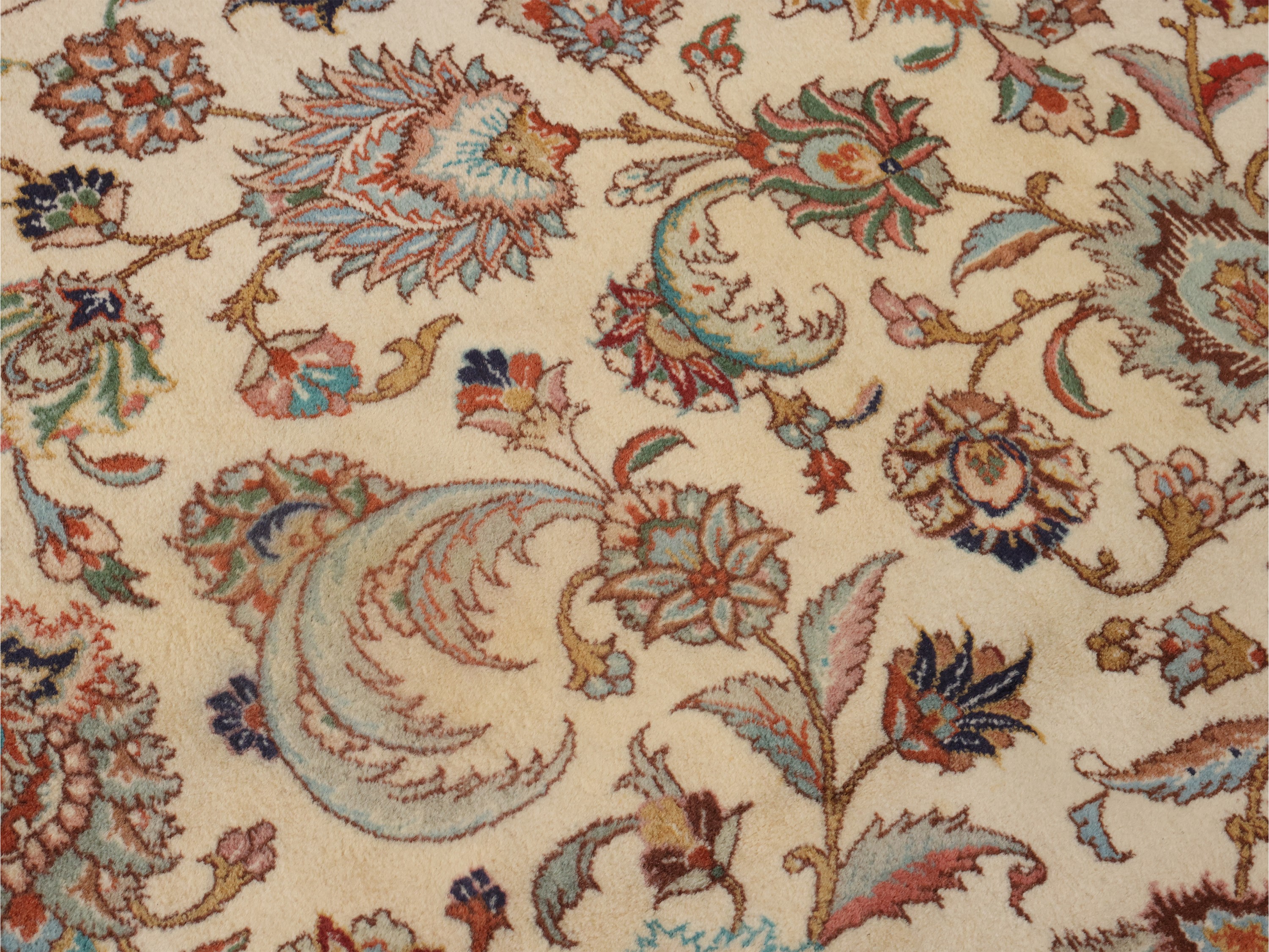 Tappeto persiano Tabriz, decorazione floreale stilizzata, fondo avorio