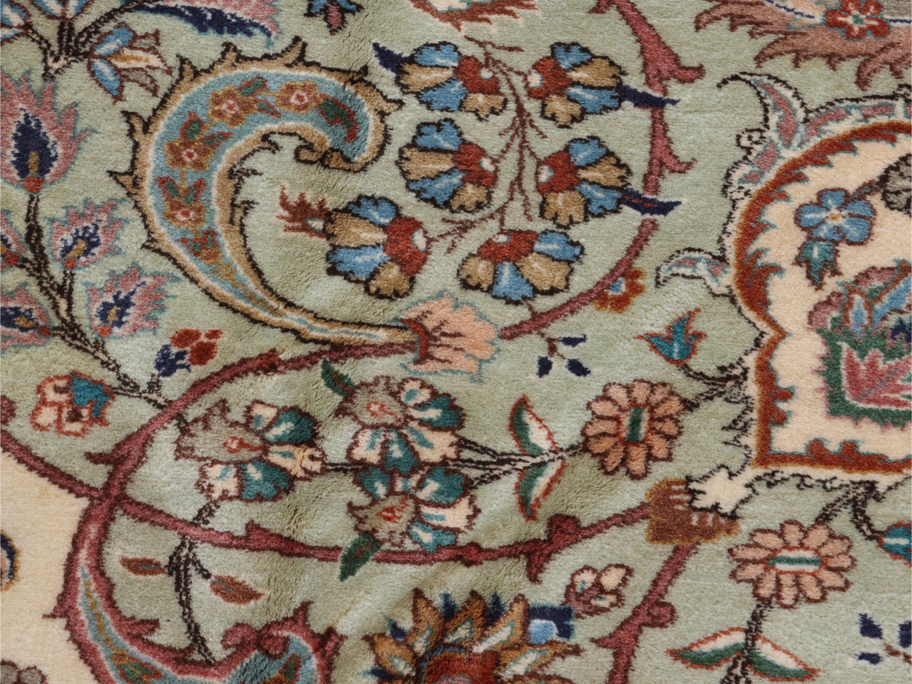 Tappeto persiano Tabriz, decorazione floreale stilizzata, fondo avorio