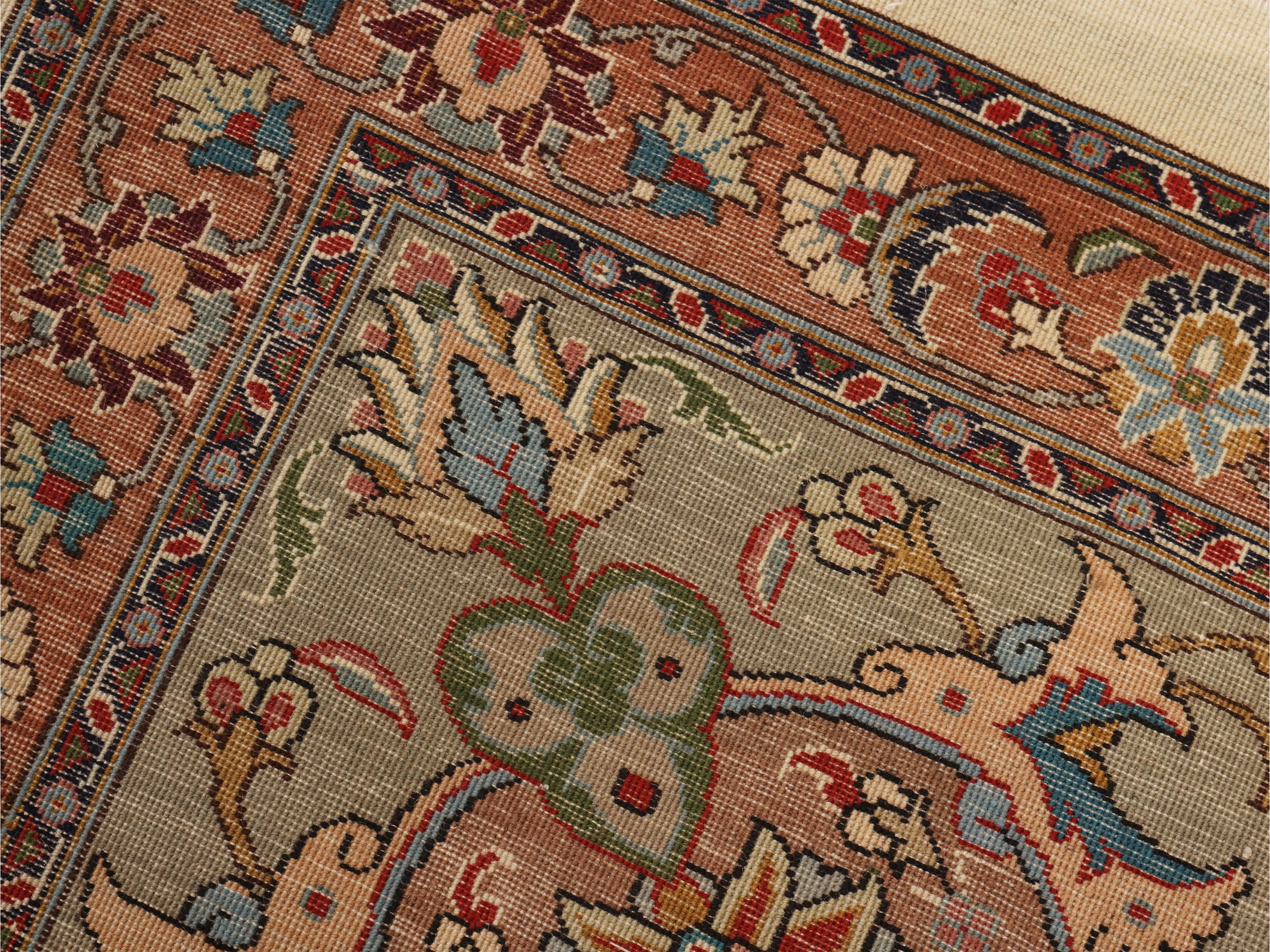 Tappeto persiano Tabriz, decorazione floreale stilizzata, fondo avorio