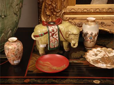 Assortimento di accessori decorativi orientali, h 10–13 cm