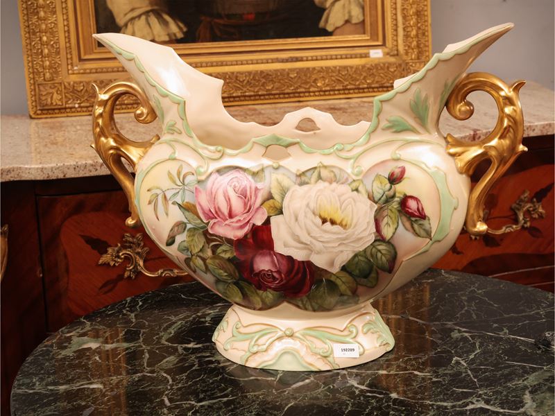 Grande vaso fioriera in porcellana policroma, coppa biansata con anse dorate (inizio XX secolo)