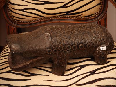 Scultura decorativa in gesso patinato ad imitazione del bronzo, raffigurante un ippopotamo